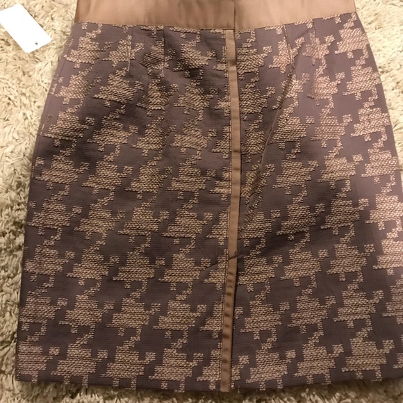 Loft Skirt - Picture 2 of 3